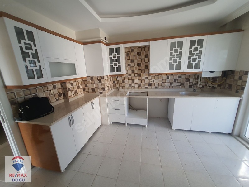 Remax Doğu'da Aziziye Camisine Yakın Kiralık 3+1 Daire — fotoğraf 3