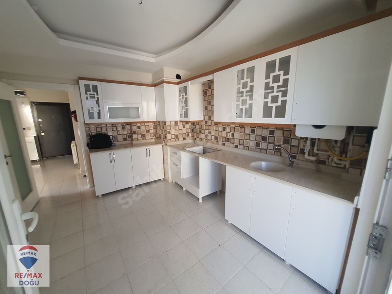 Remax Doğu'da Aziziye Camisine Yakın Kiralık 3+1 Daire — fotoğraf 4