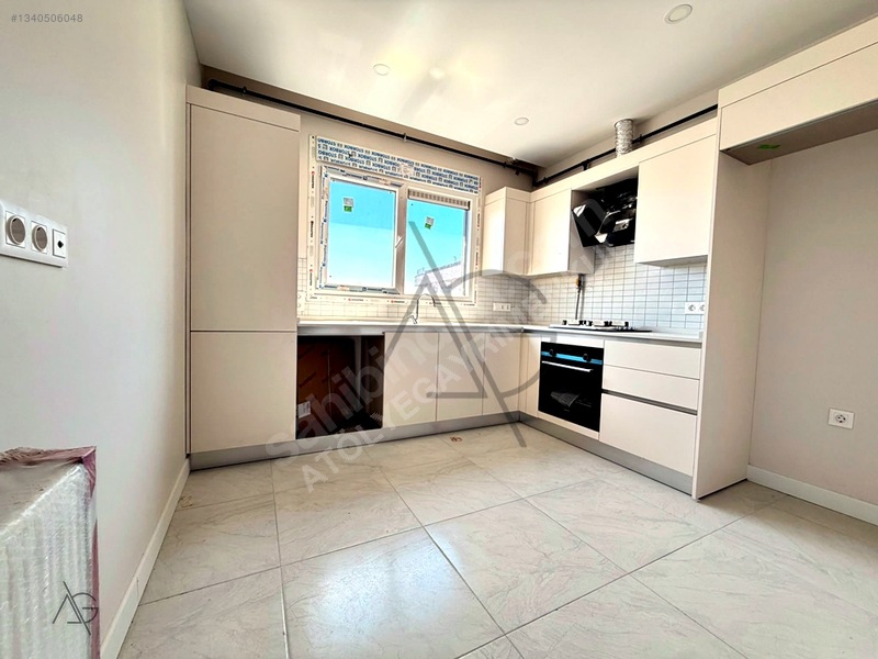 Çiftehavuzlarda Sıfır Bağdata Çok Yakın 130m2 Balkon Satılık Boş — fotoğraf 4