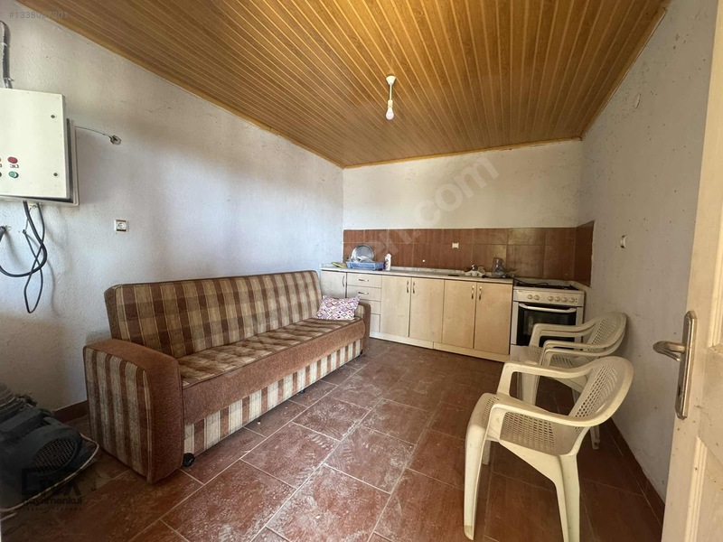 Livadan Yola Çok Yakın İçinde Evi Olan 27 Dönüm Ceviz Bağı — fotoğraf 18