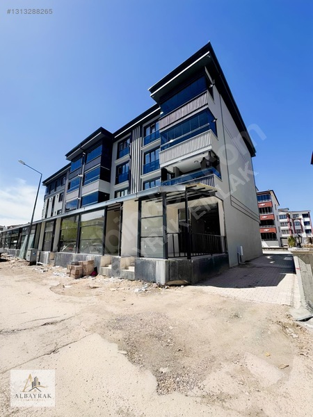Al-bayrak'tan / Ataşehir'de / 80m2 Satılık Bodrumlu Dükkan