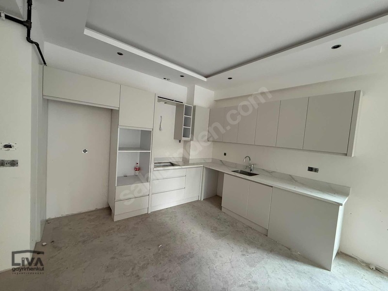 Cinkaya Bulvarında Havuzlu Site İçi Arakat 2+1 Fırsat Daire — fotoğraf 3