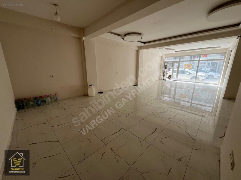 Vargün'den 23 Nisan Parkı Mevki Kiralık 90 M^2 Kolonsuz Dükkan — fotoğraf 3