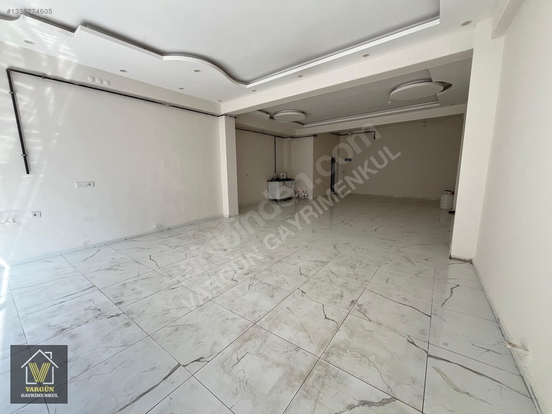 Vargün'den 23 Nisan Parkı Mevki Kiralık 90 M^2 Kolonsuz Dükkan — fotoğraf 4