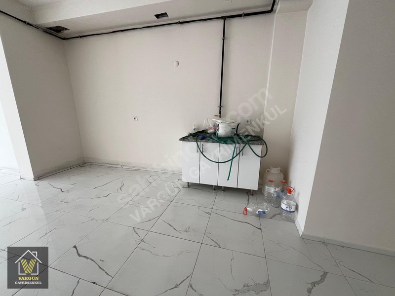 Vargün'den 23 Nisan Parkı Mevki Kiralık 90 M^2 Kolonsuz Dükkan — fotoğraf 7