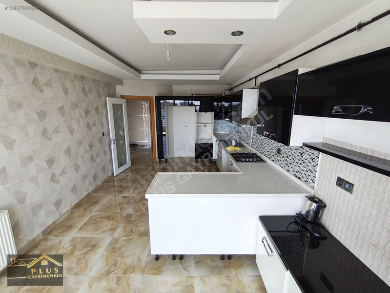 75 Ana Cadde Üzeri Dünya Kavşağı Yakını Kiralık 4+1 Daire