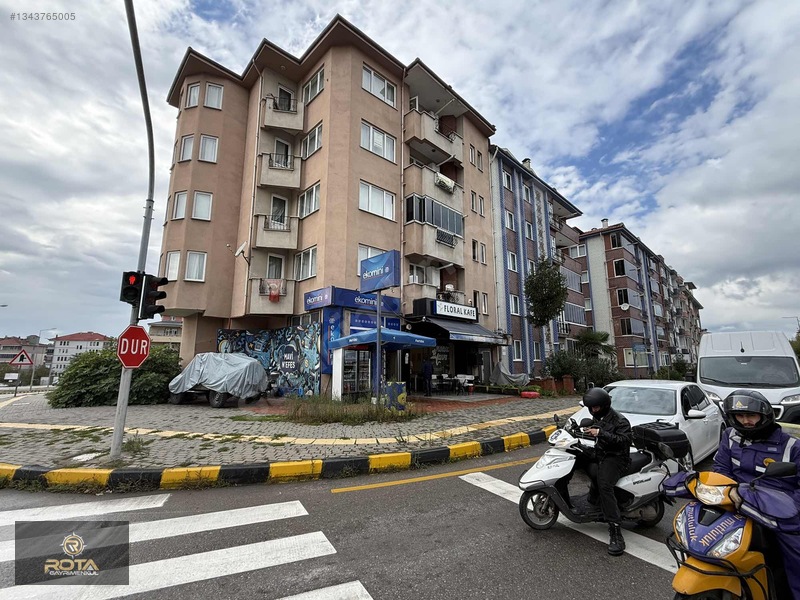 Rota'dan Özel İdare Kavşağında -tabela Değeri Yüksek İş Yeri — fotoğraf 2