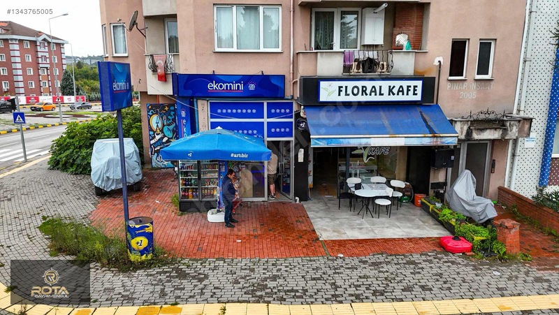 Rota'dan Özel İdare Kavşağında -tabela Değeri Yüksek İş Yeri — fotoğraf 3