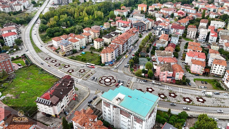 Rota'dan Özel İdare Kavşağında -tabela Değeri Yüksek İş Yeri — fotoğraf 5