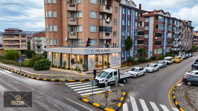 Rota'dan Özel İdare Kavşağında -tabela Değeri Yüksek İş Yeri — fotoğraf 9