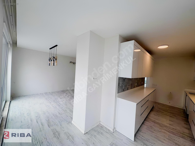 Altınova'da Havuzlu Kapalı Otoparklı Sitede Kiralık 3+1 Daire — fotoğraf 10