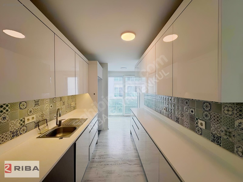 Altınova'da Havuzlu Kapalı Otoparklı Sitede Kiralık 3+1 Daire — fotoğraf 13