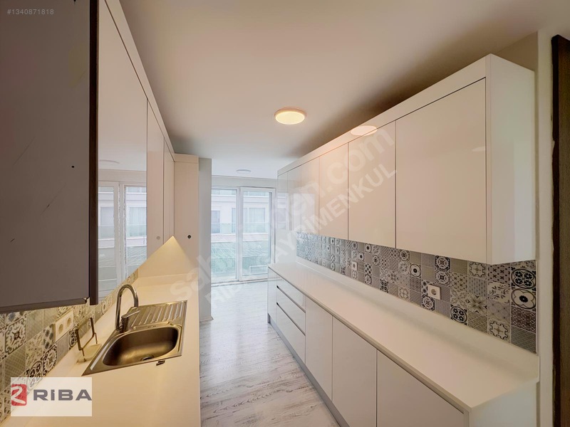 Altınova'da Havuzlu Kapalı Otoparklı Sitede Kiralık 3+1 Daire — fotoğraf 14