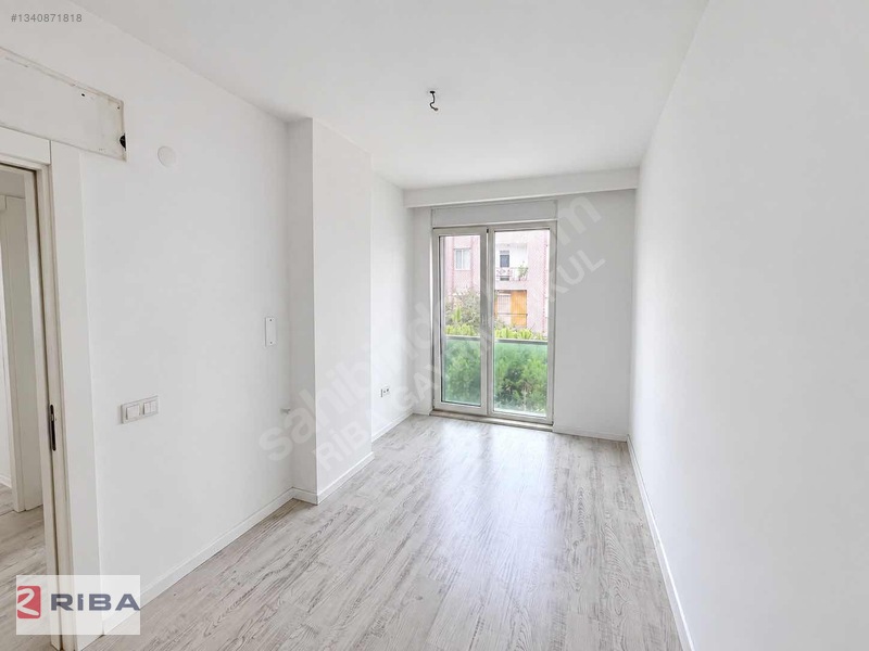 Altınova'da Havuzlu Kapalı Otoparklı Sitede Kiralık 3+1 Daire — fotoğraf 27