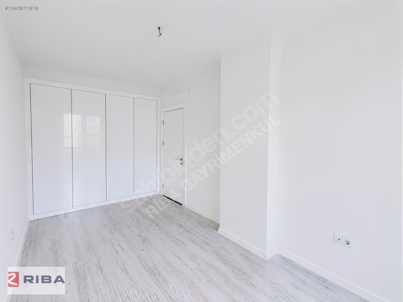 Altınova'da Havuzlu Kapalı Otoparklı Sitede Kiralık 3+1 Daire — fotoğraf 28
