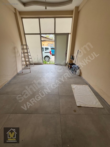 Vargün'den Muradiye Ana Cadde Dibi Satılık Dükkan İş Yeri — fotoğraf 3