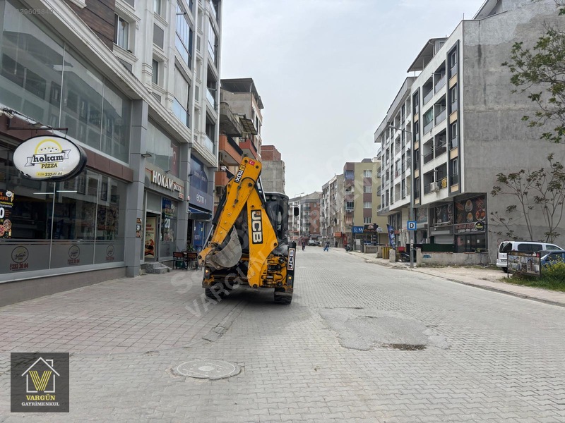 Vargün'den Muradiye Ana Cadde Dibi Satılık Dükkan İş Yeri — fotoğraf 16