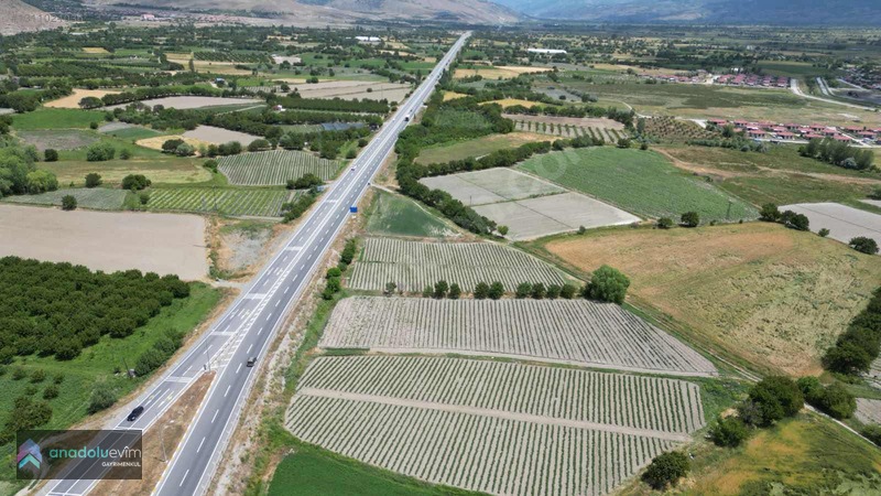 Erzincan Üzümlü'de Karayoluna Cepheli Satılık Köşe Parsel Arsa — fotoğraf 3