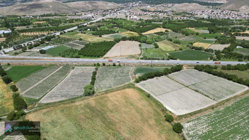 Erzincan Üzümlü'de Karayoluna Cepheli Satılık Köşe Parsel Arsa — fotoğraf 4