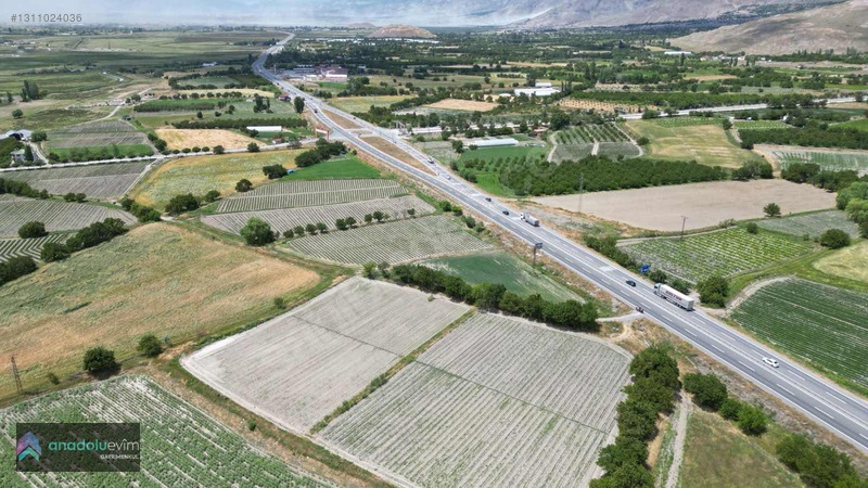 Erzincan Üzümlü'de Karayoluna Cepheli Satılık Köşe Parsel Arsa — fotoğraf 5