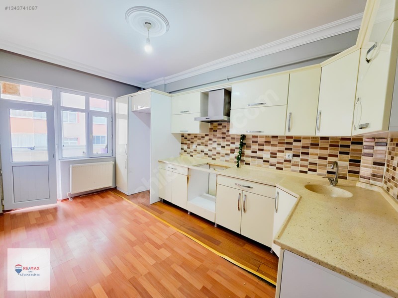 Remax İlke'den Hilalkent'te 3+1 Kiralık Daire — fotoğraf 2
