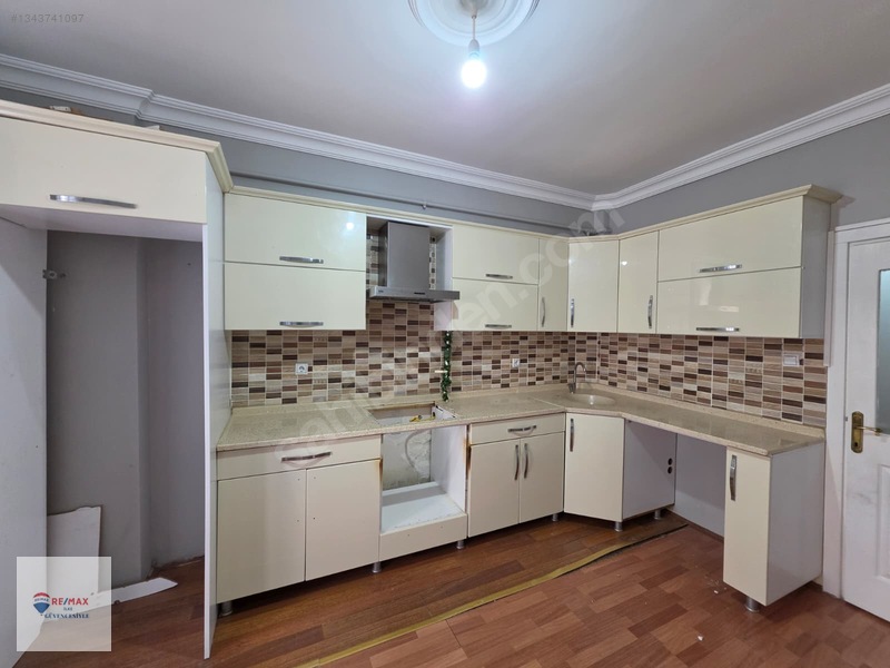 Remax İlke'den Hilalkent'te 3+1 Kiralık Daire — fotoğraf 3