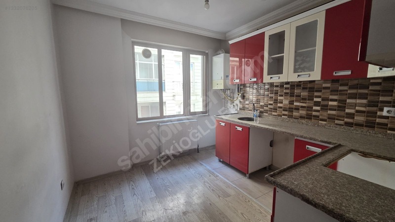 Zekioğlu Emlaktan Maraş Caddesinde Kiralık 2+1 Daire — fotoğraf 2