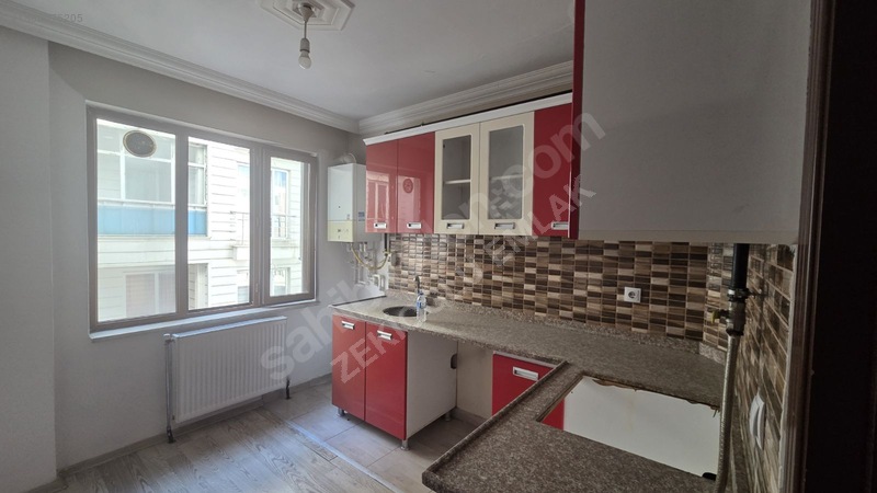 Zekioğlu Emlaktan Maraş Caddesinde Kiralık 2+1 Daire — fotoğraf 3