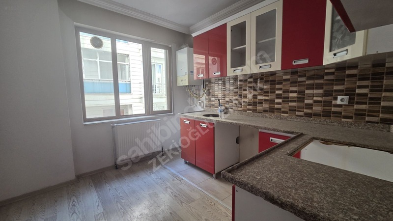 Zekioğlu Emlaktan Maraş Caddesinde Kiralık 2+1 Daire — fotoğraf 11