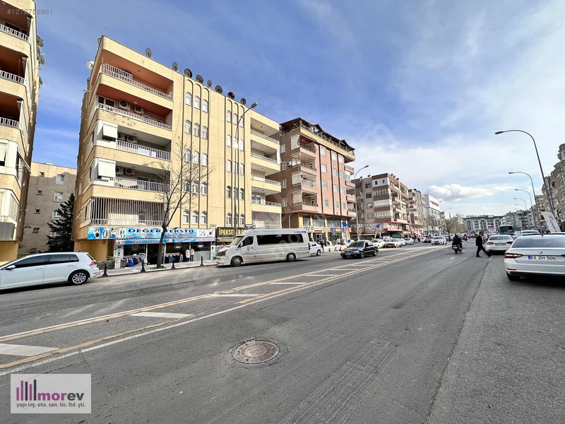 Çankaya'Da Ana Yol Üzeri Satılık 3+1 Daire (175M²)