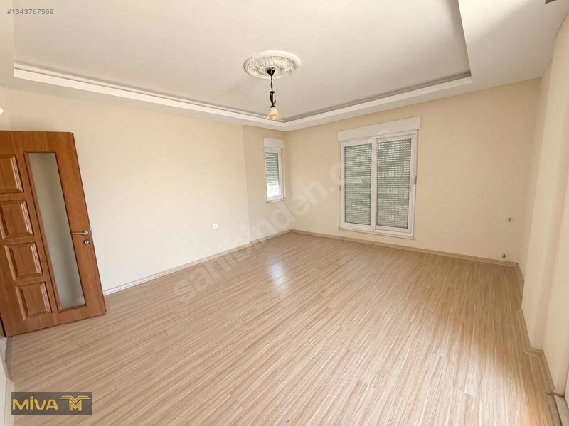 Tramvaya 200 Metre Mesafede Katta 2+1 Asansörlü Ayrı Mutfak — fotoğraf 4