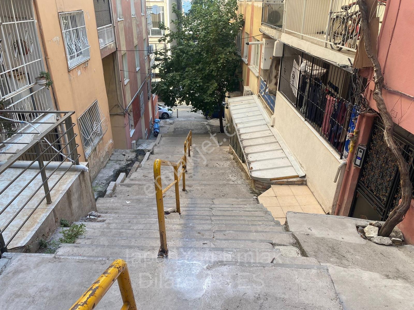 İzmir Karataşta Yeni Binada 2+1 Satılık Daire — fotoğraf 24