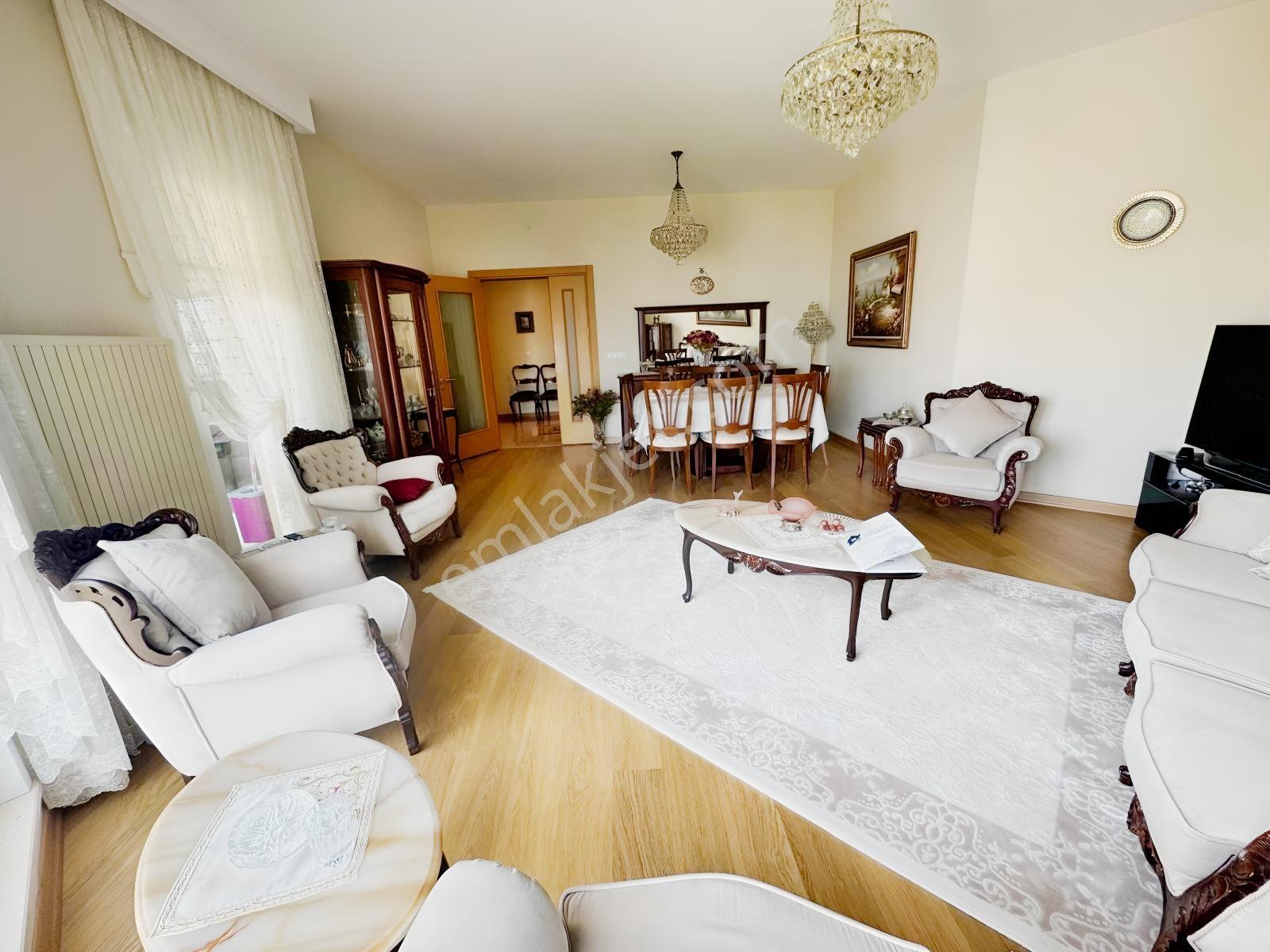 Hometown Gayrimenkulden Nish Adalarda Manzaralı Satılık 3+1 B