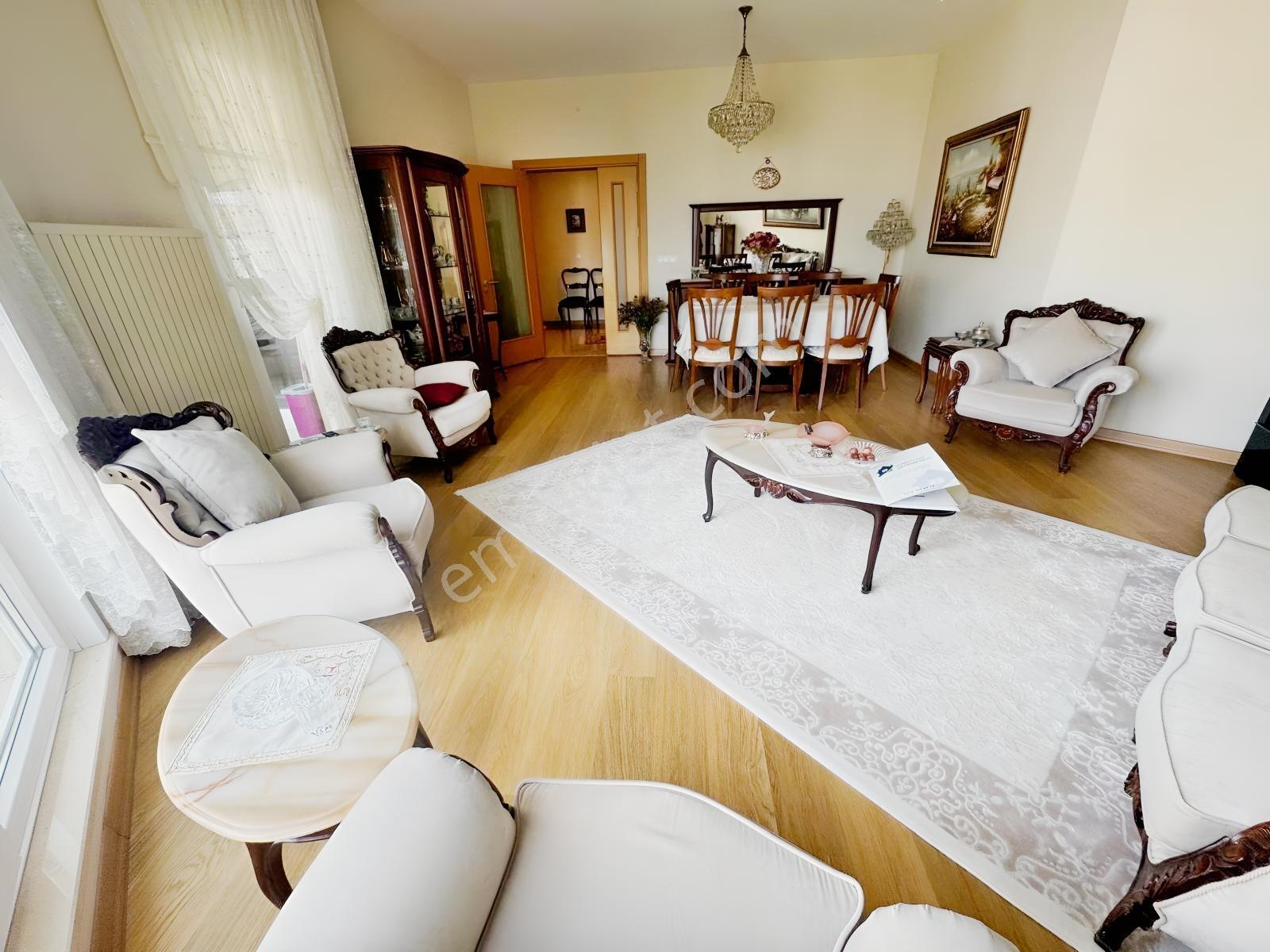 Hometown Gayrimenkulden Nish Adalarda Manzaralı Satılık 3+1 B — fotoğraf 6