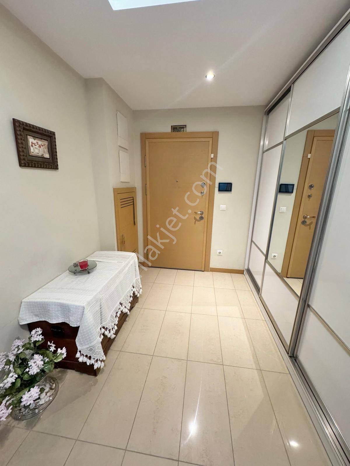 Hometown Gayrimenkulden Nish Adalarda Manzaralı Satılık 3+1 B — fotoğraf 11