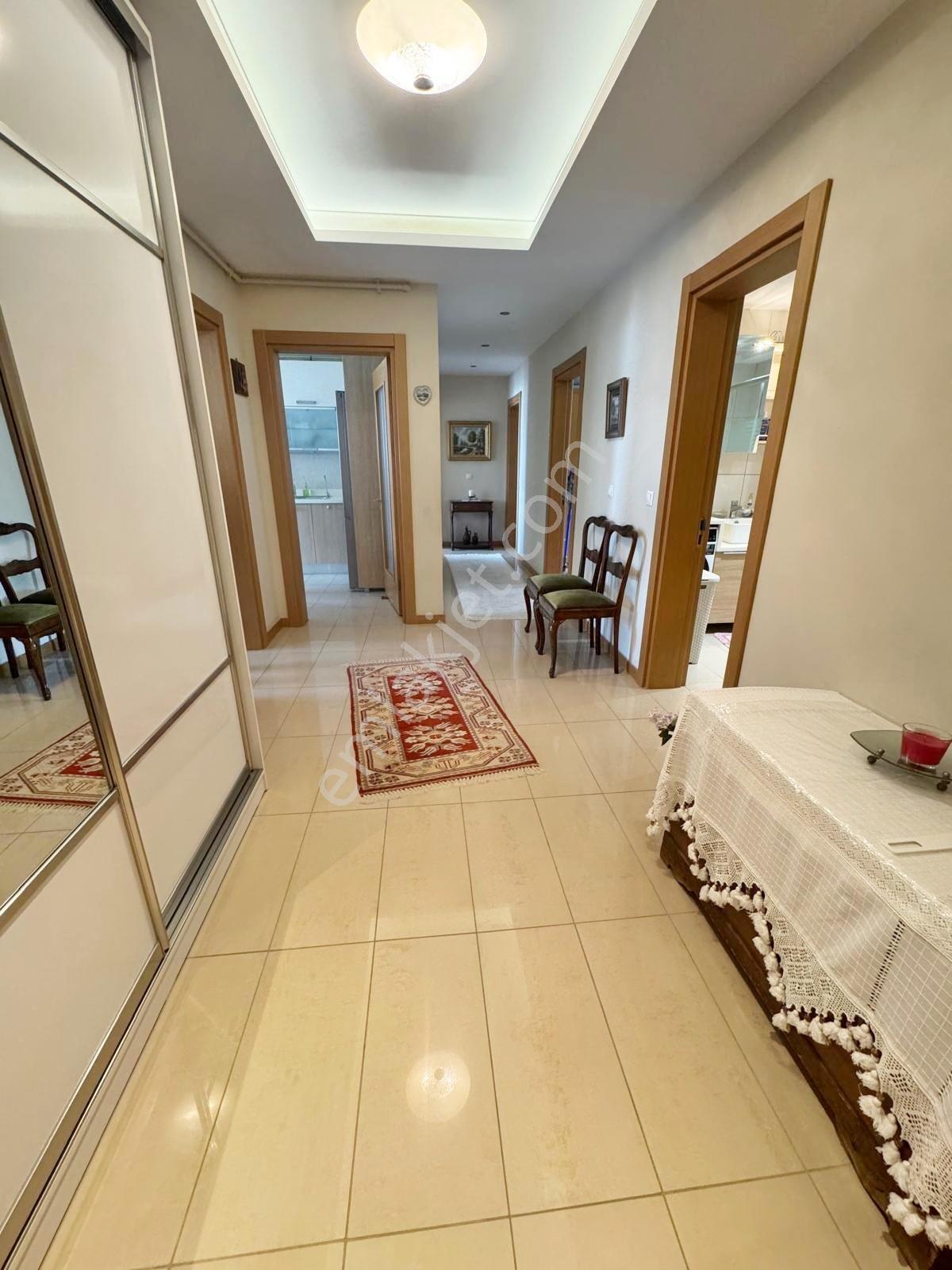 Hometown Gayrimenkulden Nish Adalarda Manzaralı Satılık 3+1 B — fotoğraf 13