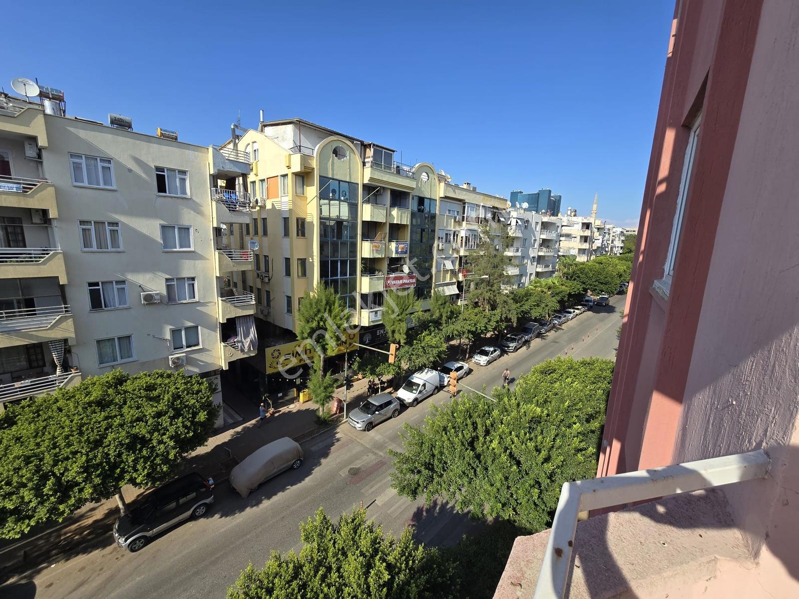 Muratpaşa Kışla Mah. Katta Otoparklı Satılık 3+1 Daire