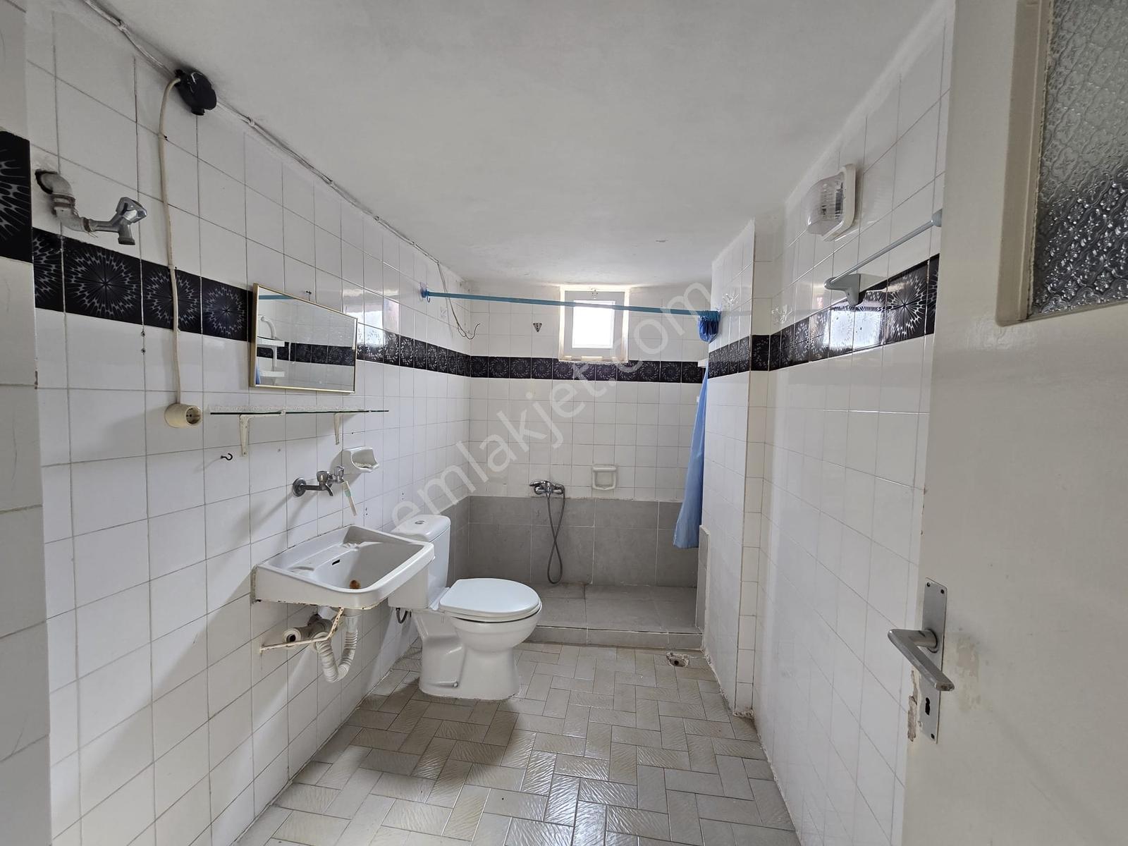 Muratpaşa Kışla Mah. Katta Otoparklı Satılık 3+1 Daire — fotoğraf 17