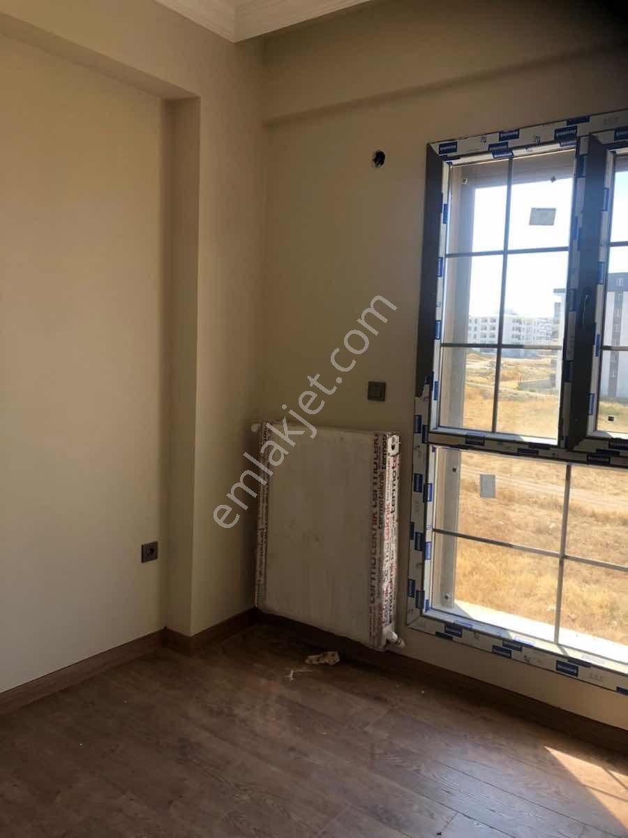 Aliağa Örnekkent’te 2025 Yapımı 2+1 | Balkonlu | Kiracılı | Krediye Uygun — fotoğraf 2