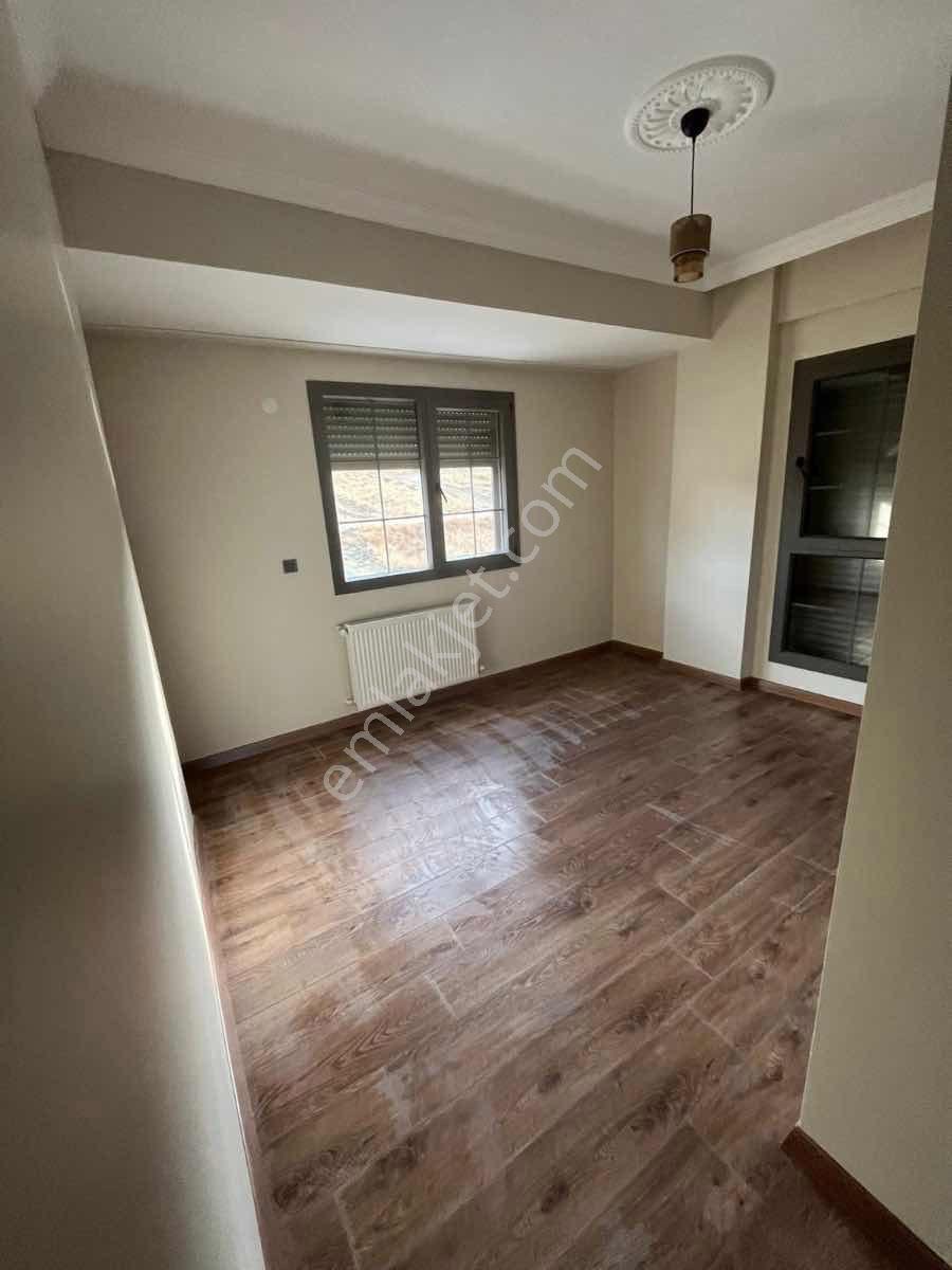 Aliağa Örnekkent’te 2025 Yapımı 2+1 | Balkonlu | Kiracılı | Krediye Uygun — fotoğraf 3
