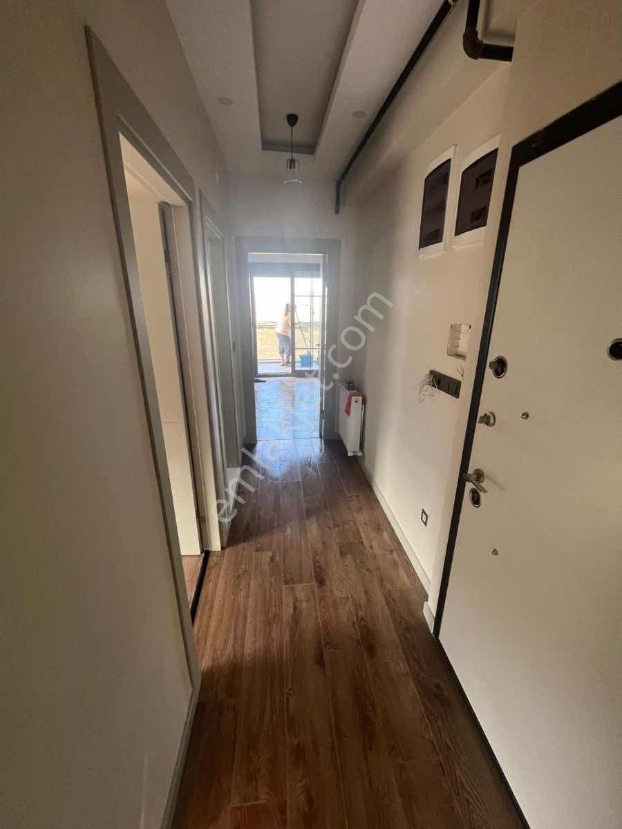 Aliağa Örnekkent’te 2025 Yapımı 2+1 | Balkonlu | Kiracılı | Krediye Uygun — fotoğraf 4