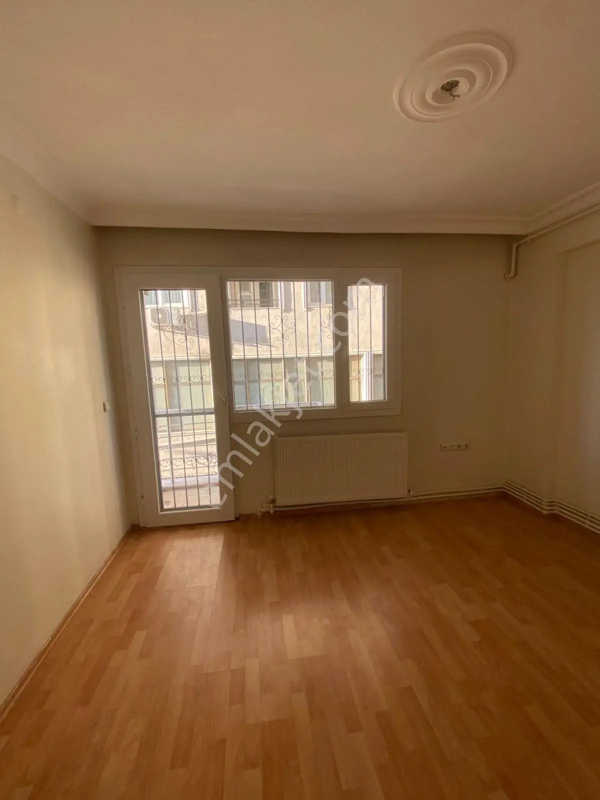 Vatan Mahallesi Satılık 2+1 Aydınlık Köşe Daire