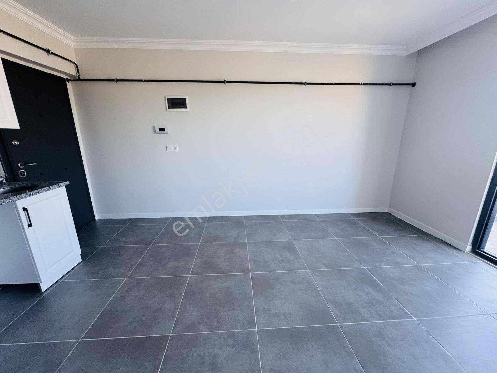 Mg Emlaktan Satılık Orta Kat 1+1 Daire — fotoğraf 3