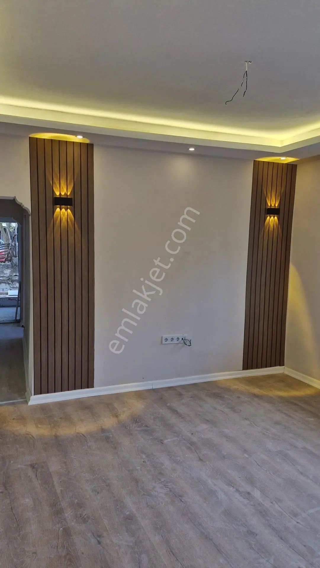 Karabağlar'da Modern Tadilatlı 2+1 Giriş Kat Daire — fotoğraf 3