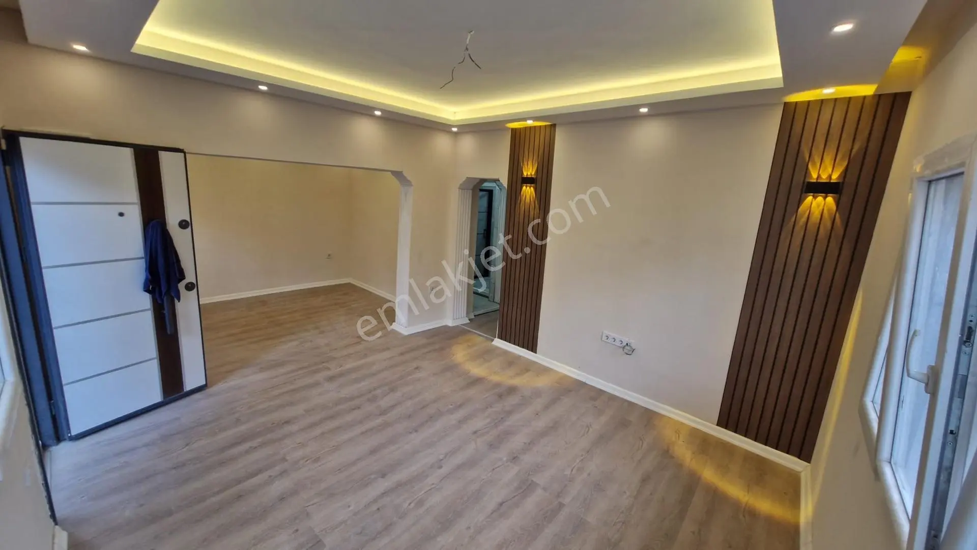 Karabağlar'da Modern Tadilatlı 2+1 Giriş Kat Daire — fotoğraf 5