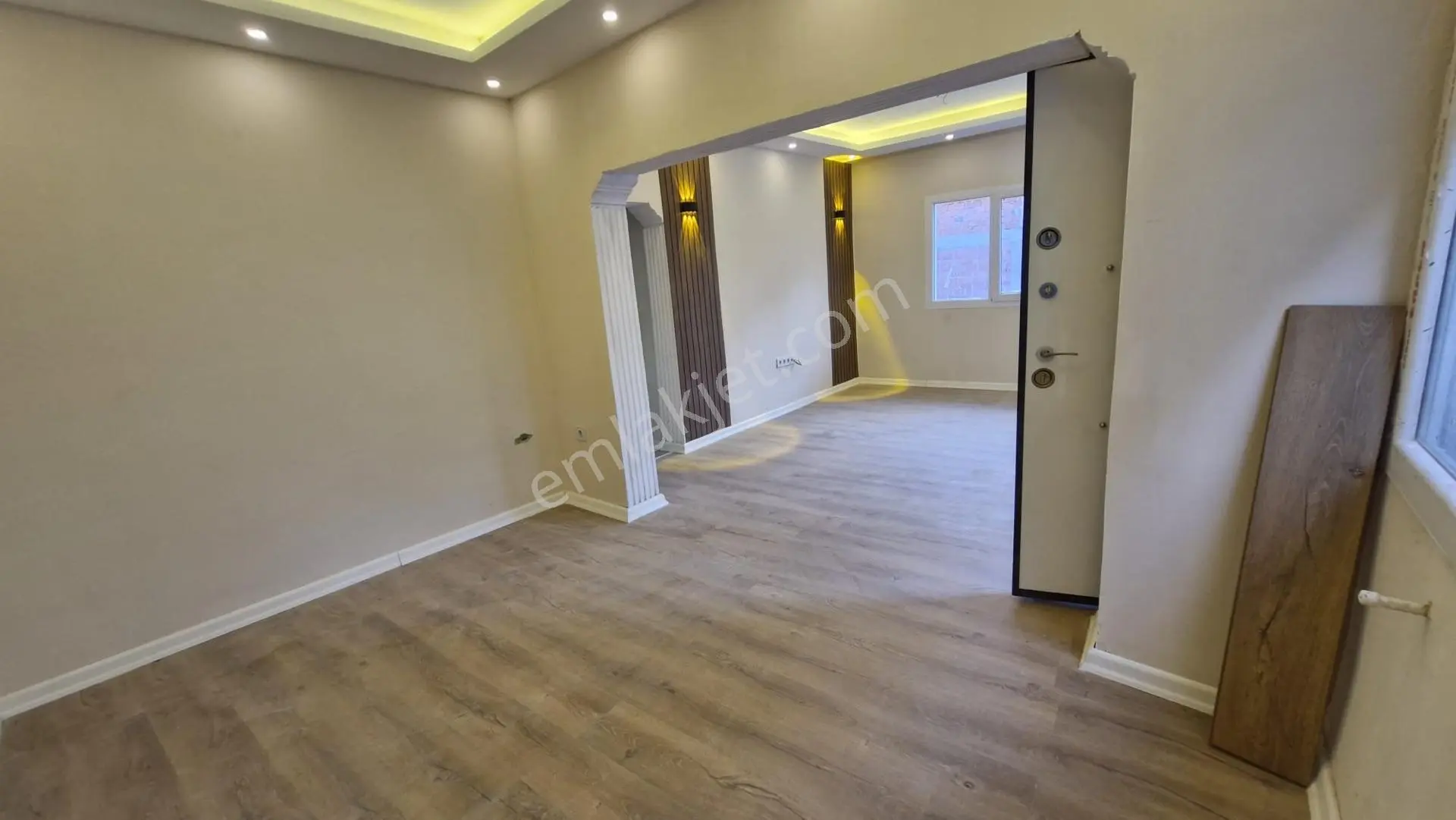 Karabağlar'da Modern Tadilatlı 2+1 Giriş Kat Daire — fotoğraf 7