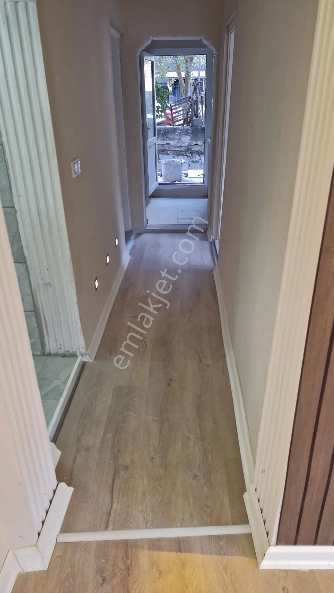 Karabağlar'da Modern Tadilatlı 2+1 Giriş Kat Daire — fotoğraf 8