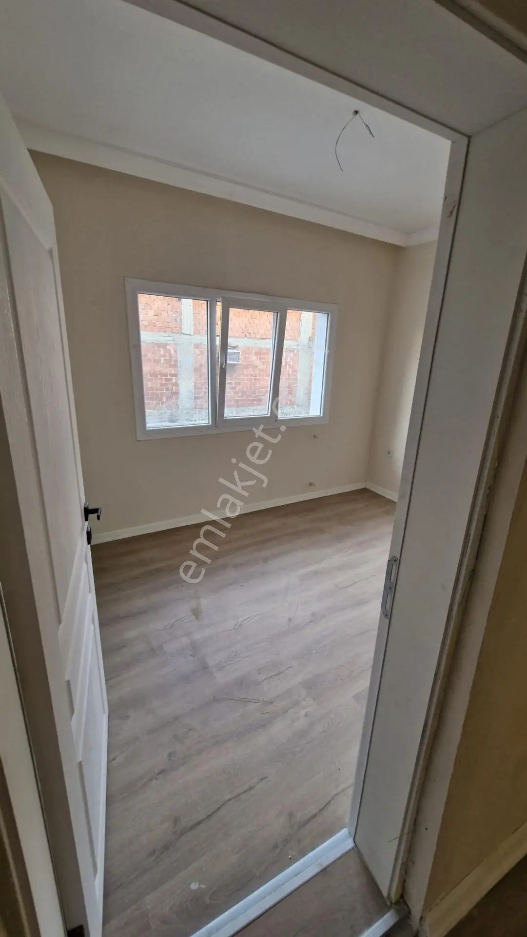 Karabağlar'da Modern Tadilatlı 2+1 Giriş Kat Daire — fotoğraf 13