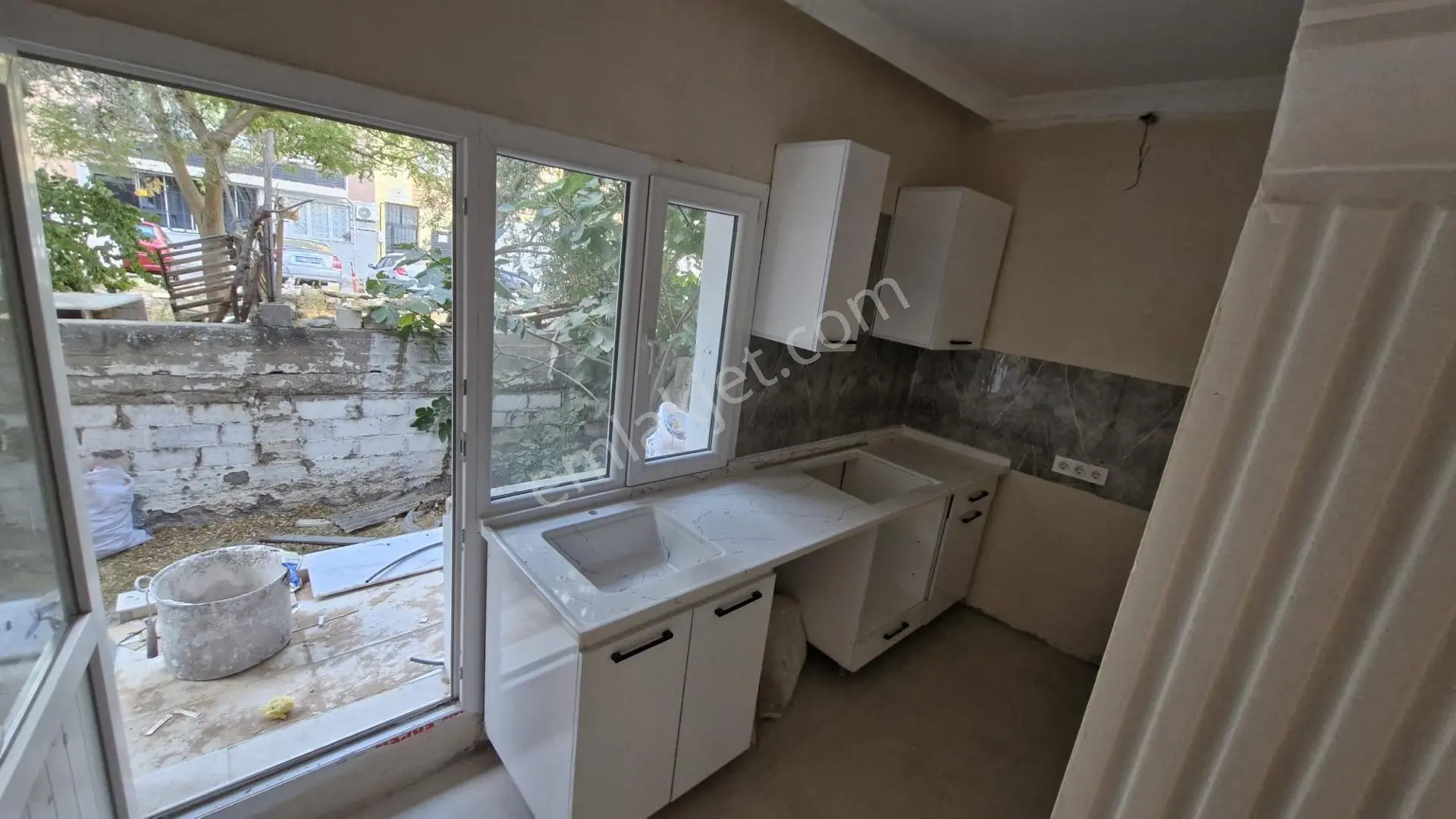 Karabağlar'da Modern Tadilatlı 2+1 Giriş Kat Daire — fotoğraf 14