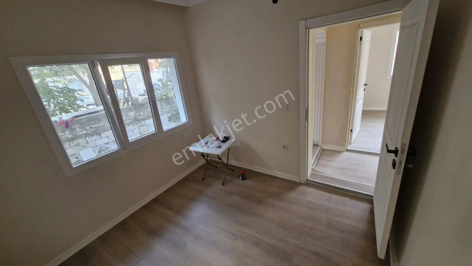 Karabağlar'da Modern Tadilatlı 2+1 Giriş Kat Daire — fotoğraf 15
